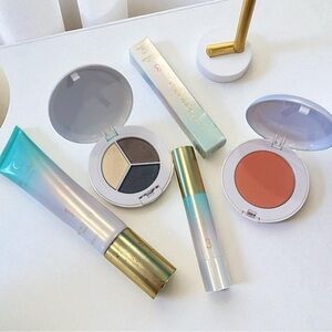 Carmindy Beauty 4 Piece Bundle Eyeshadow Blush Primer Concealer Light Medium